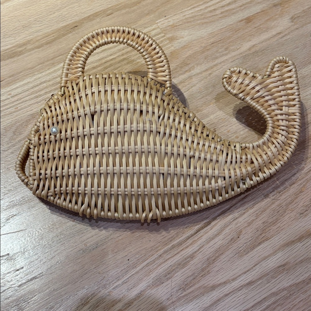 NWT Tommy Bahama Natural Wicker Whale crossbody/ Handbag - Picture 2 of 6